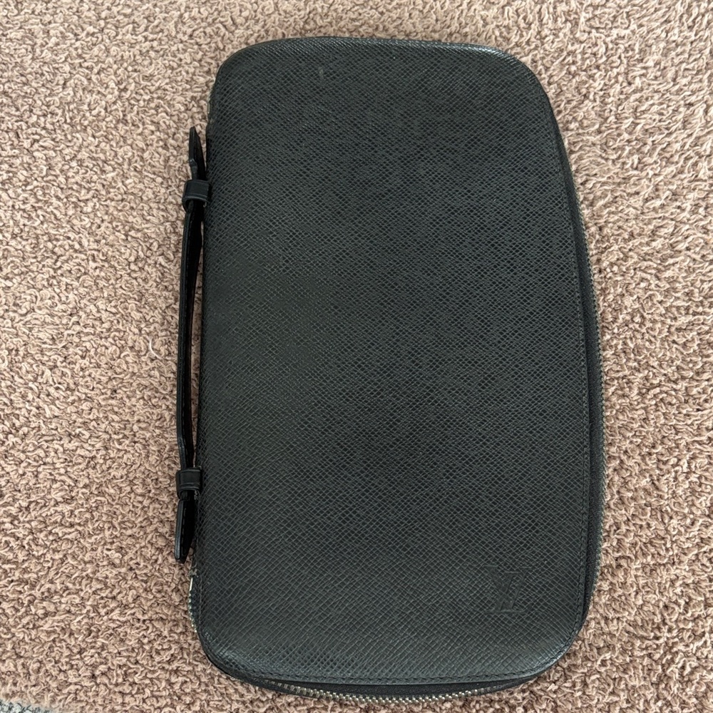 Louis Vuitton Black Taiga Leather Zippy Travel Organizer Wallet Clutch